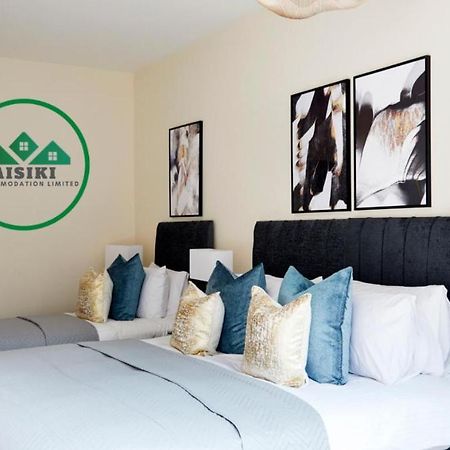 Aisiki Living At Alexandra Road, 2-Bedroom & 2-Bathroom With King Or Twin Beds And With Free Wi-Fi & Parking วัตฟอร์ด ภายนอก รูปภาพ