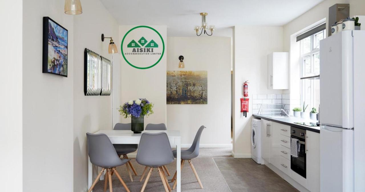 Aisiki Living At Alexandra Road, 2-Bedroom & 2-Bathroom With King Or Twin Beds And With Free Wi-Fi & Parking วัตฟอร์ด ภายนอก รูปภาพ