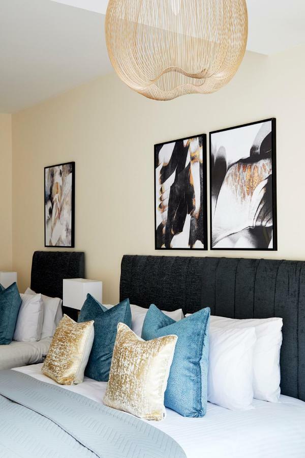 Aisiki Living At Alexandra Road, 2-Bedroom & 2-Bathroom With King Or Twin Beds And With Free Wi-Fi & Parking วัตฟอร์ด ภายนอก รูปภาพ